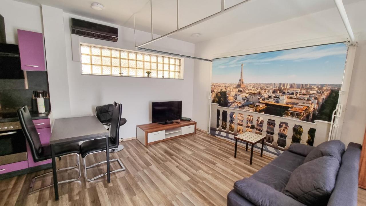 Alex Holiday home *